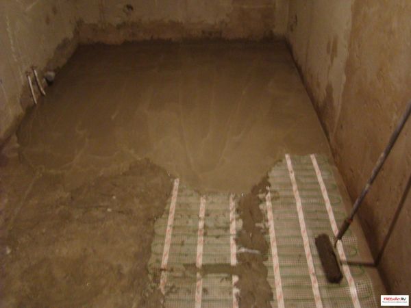 Монтаж электрического теплого пола своими руками. Заливка матов нивелирующим составом