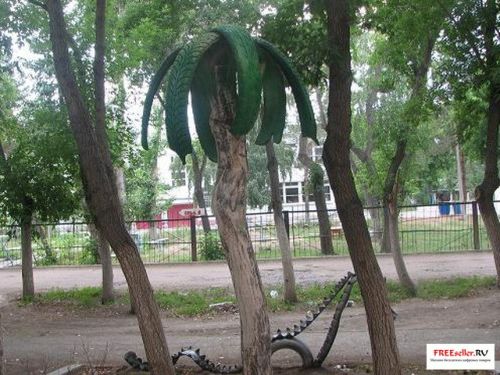 Поделки из покрышек. Пальма из шин своими руками.