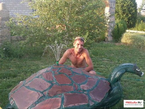 Поделки из покрышек. Черепаха с фонтаном из шин своими руками.
