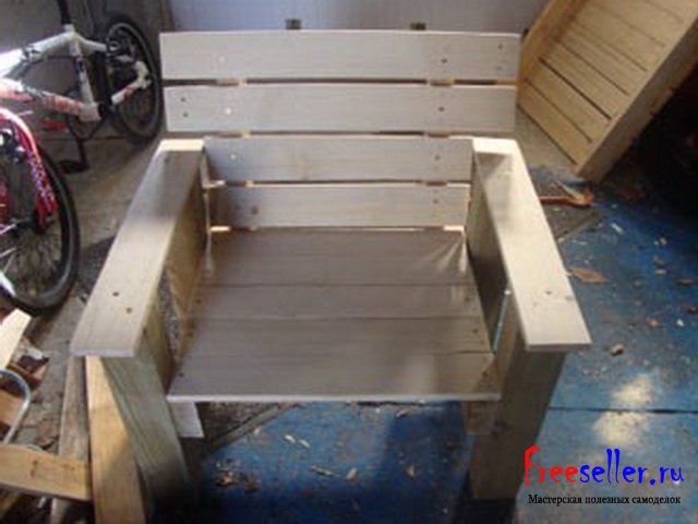 Кресло из поддонов своими руками