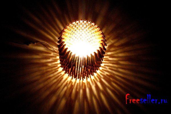 Настольная лампа из прищепок своими руками.