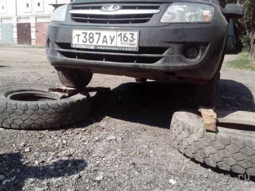 Самодельная мини эстакада из шин. Поделки из покрышек.