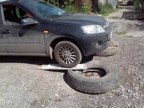 Поделки из покрышек. Мини эстакада из шин своими руками.