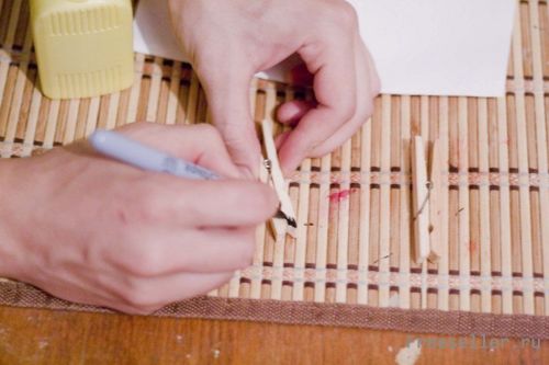 Изготовление летучих мышей из прищепок