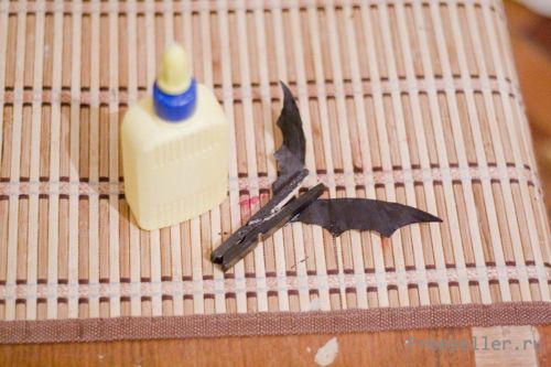 Летучая мышь из прищепки своими руками