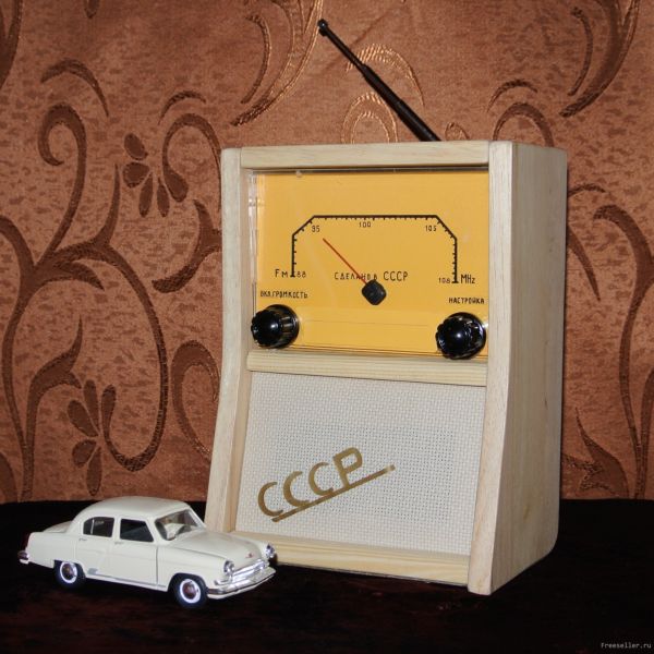Самодельный приемник в корпусе в ретро стиле