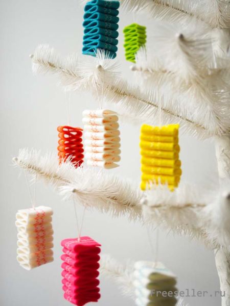 Елочные игрушки из фетра своими руками.