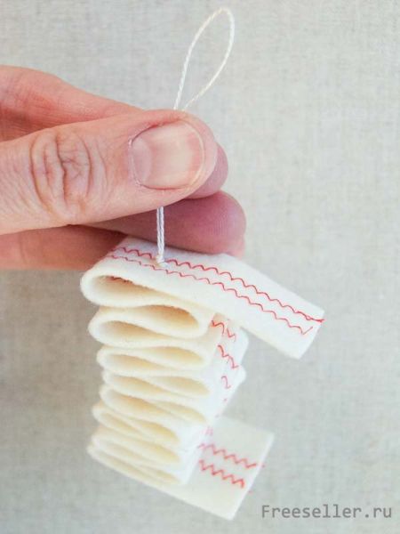 Изготовление елочных игрушек из фетра своими руками.