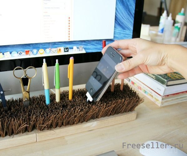 Необычный настольный органайзер с зарядкой для телефона