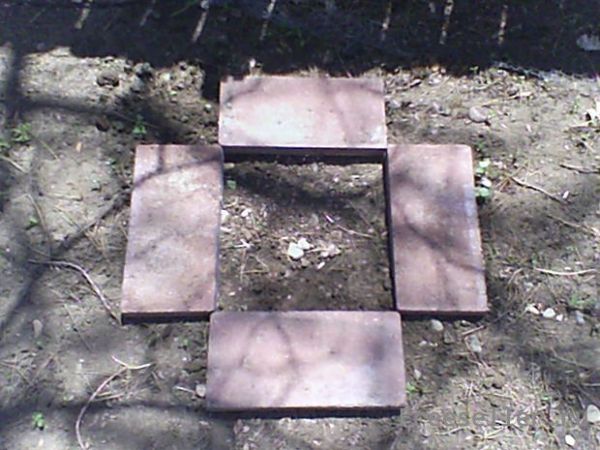 Изготовление клумбы из тротуарной плитки своими руками