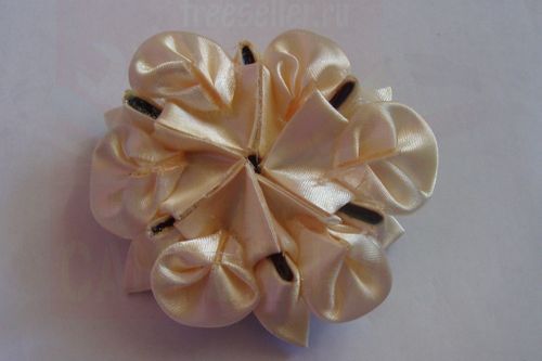 Цветочек для резинки или на брошь своими руками