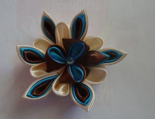 Цветочек для резинки или на брошь своими руками