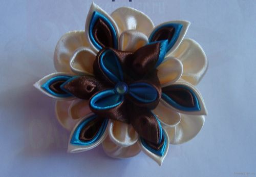 Цветочек для резинки или на брошь своими руками