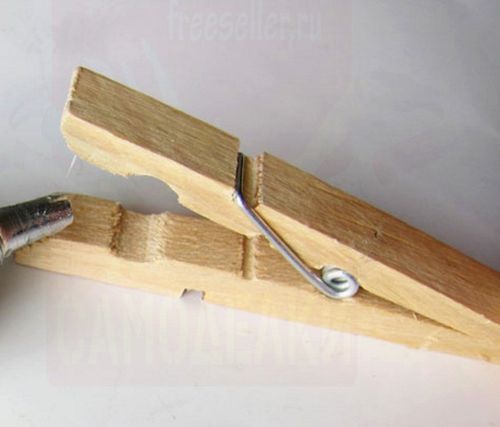 Изготовление рамки для зеркала из прищепок своими руками