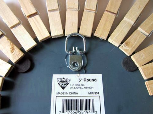 Изготовление рамки для зеркала из прищепок своими руками