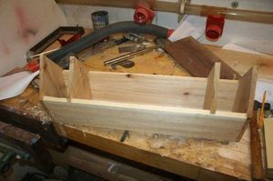 Изготовление своими руками скворечника с клумбой