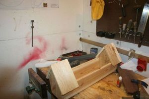 Изготовление своими руками скворечника с клумбой