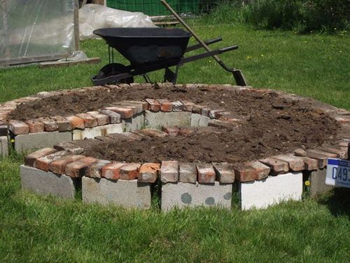 Оригинальная клумба своими руками