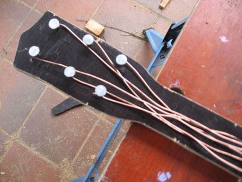 Изготовление клумбы гитары своими руками