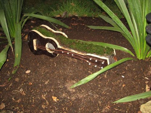 Клумба гитара своими руками