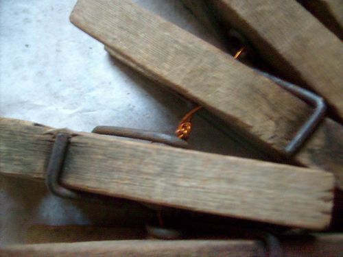 Подставка под горячее из старых прищепок своими руками