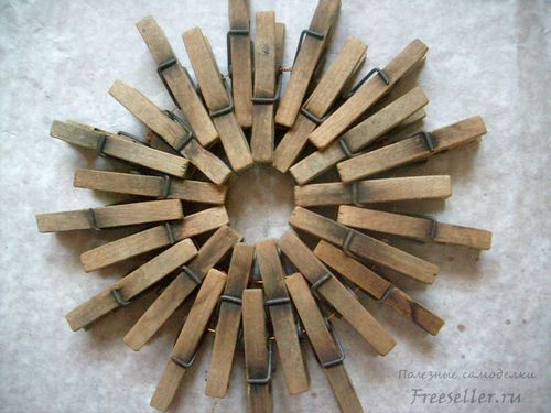 Подставка под горячее из старых прищепок своими руками