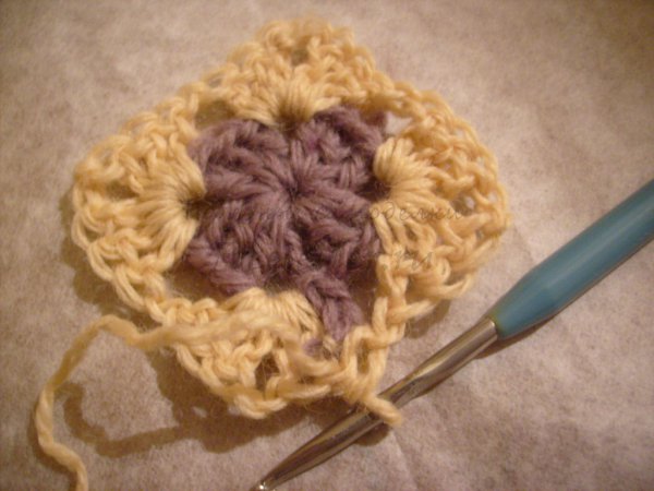 Вяжем шарф из узорных квадратов