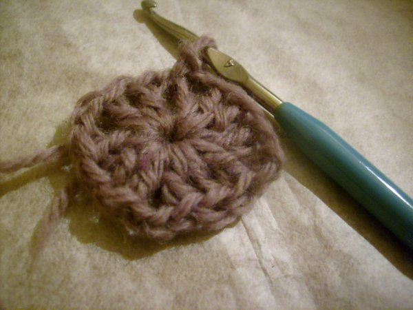 Вяжем шарф из узорных квадратов