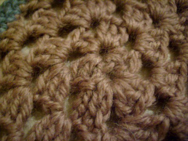 Вяжем шарф своими руками из узорных квадратов