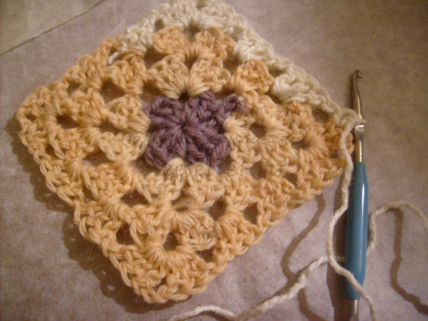 Вяжем шарф своими руками из узорных квадратов