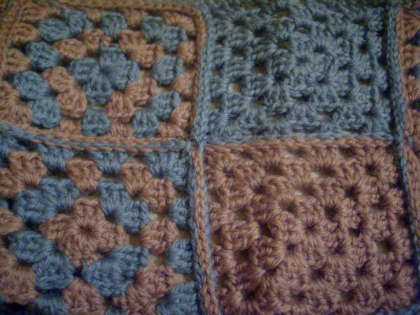 Вяжем шарф своими руками из узорных квадратов