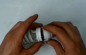 Как быстро и просто восстановить энергосберегающую лампочку.