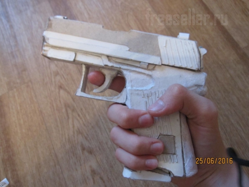 Модели из картона. Модель пистолета P2000 из картона