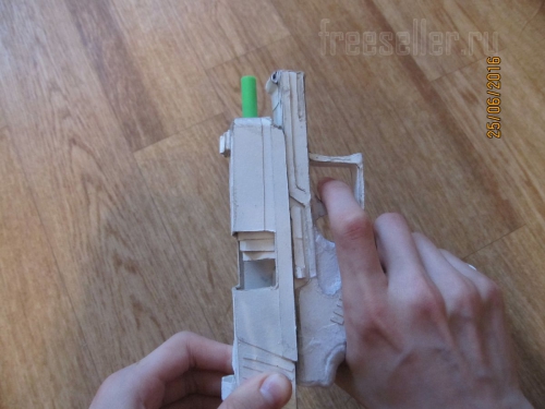 Модели из картона. Модель пистолета P2000 из картона