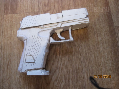 Модели из картона. Модель пистолета P2000 из картона