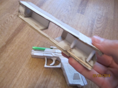 Модели из картона. Модель пистолета P2000 из картона