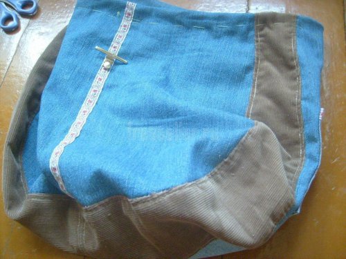 Пошив летней сумки из старых джинсов