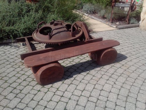 Садовая скамейка из дерева