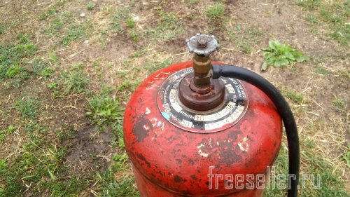 Изготовление мангала из газового баллона - заполняем баллон водой через шланг