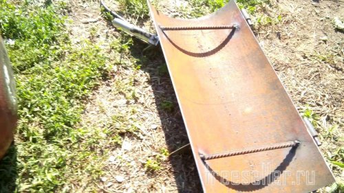 Изготовление мангала из газового баллона - навариваем распорки на крышку