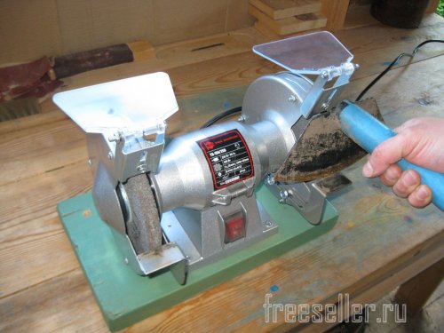 Простое приспособление для облегчения заточки тяпок и плоскорезов - заточка тяпки