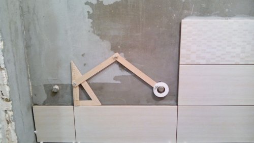 Самодельное приспособление для переноса отметок для вырезания круглых отверстий в плитке