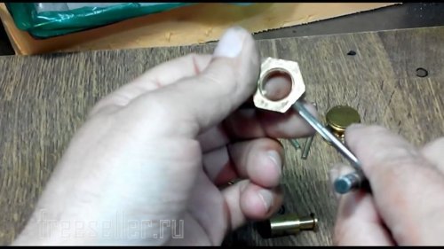 Изготовление спиннера из мебельных ручек своими руками