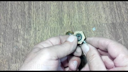 Изготовление спиннера из мебельных ручек своими руками