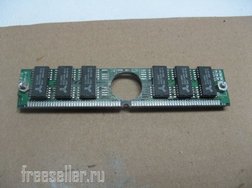 Изготовление спиннера из оперативки - высверливаем отверстие по центру