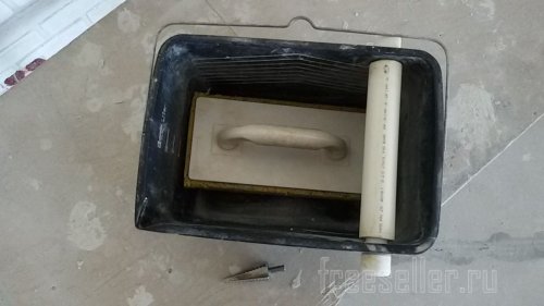 Самодельное устройство для быстрой затирки плитки