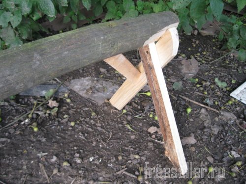 Простой уличный насест для кур