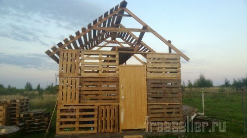 Строительство дома из подднов