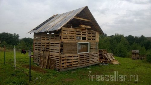 Строительство дома из подднов