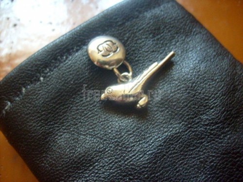 Изготовление кожаного чехла для смартфона своими руками. Крепим подвеску.